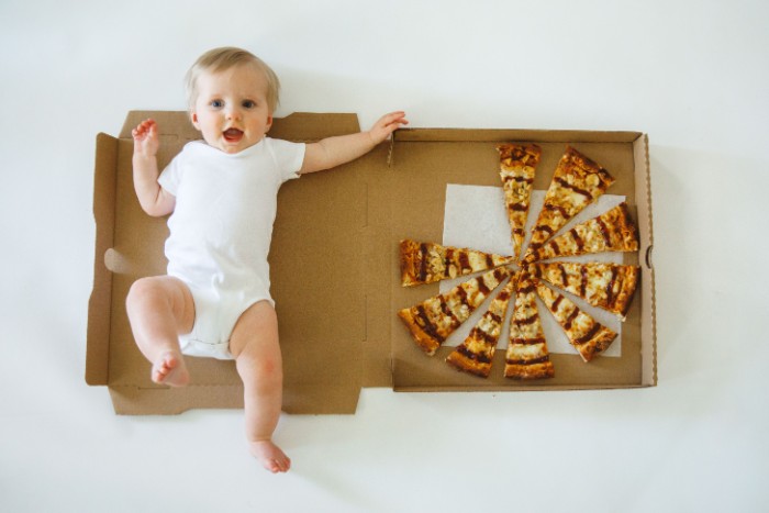 Mom Documents Her Baby's Growth During His First 12 Months Using Pizza Slices With Different Toppings Mom Documents Her Baby's Growth During His First 12 Months Using Pizza Slices With Different Toppings