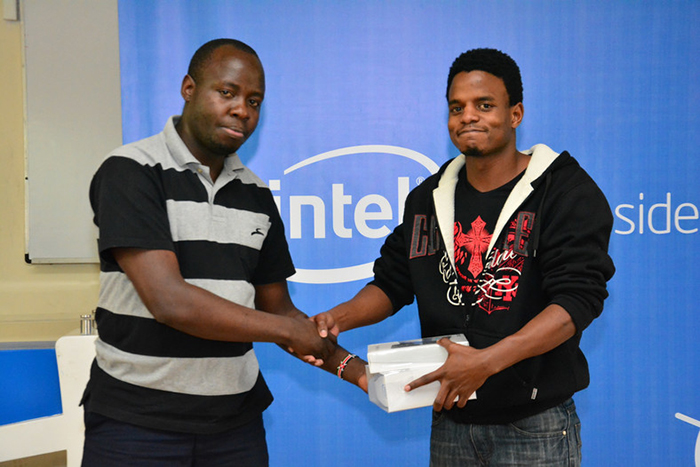 A 25 Y.O. Inventor From Kenya Just Invented Smart Gloves That Auto-Translate Sign Language Into Speech A 25 Y.O. Inventor From Kenya Just Invented Smart Gloves That Auto-Translate Sign Language Into Speech