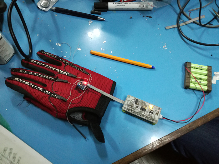 A 25 Y.O. Inventor From Kenya Just Invented Smart Gloves That Auto-Translate Sign Language Into Speech A 25 Y.O. Inventor From Kenya Just Invented Smart Gloves That Auto-Translate Sign Language Into Speech