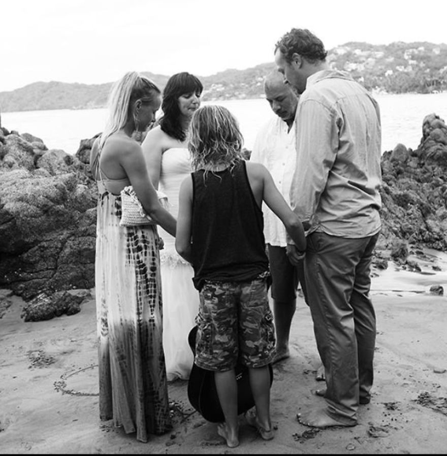 This Couple Gets Married On Every Vacation This Couple Gets Married On Every Vacation