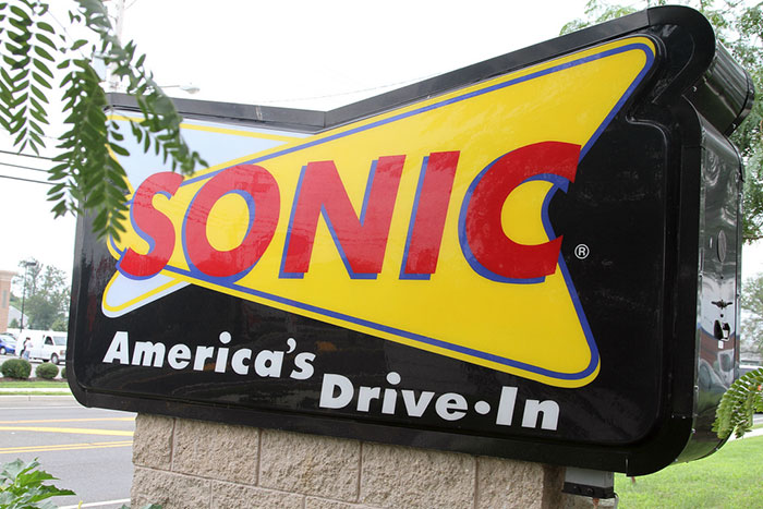 After New Owners Took Over A Fast Food Restaurant, Their Whole Staff Walked Out Leaving A Brutal Note Behind