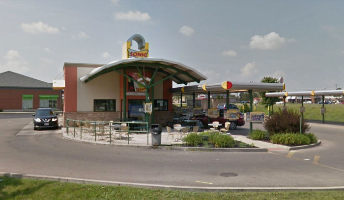 After New Owners Took Over A Fast Food Restaurant, Their Whole Staff Walked Out Leaving A Brutal Note Behind