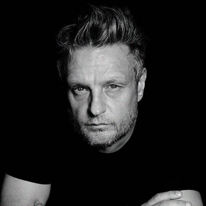 Photographer Asks Teens To Edit Their Pics Until They Look 'Social Media Ready', Posts The Alarming Results Photographer Asks Teens To Edit Their Pics Until They Look 'Social Media Ready', Posts The Alarming Results