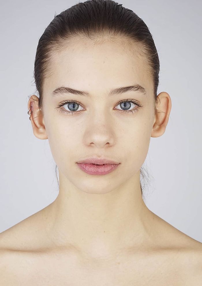 Photographer Asks Teens To Edit Their Pics Until They Look 'Social Media Ready', Posts The Alarming Results Photographer Asks Teens To Edit Their Pics Until They Look 'Social Media Ready', Posts The Alarming Results