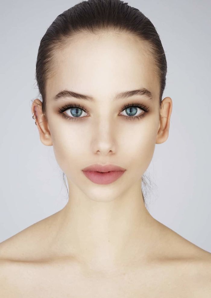 Photographer Asks Teens To Edit Their Pics Until They Look 'Social Media Ready', Posts The Alarming Results Photographer Asks Teens To Edit Their Pics Until They Look 'Social Media Ready', Posts The Alarming Results