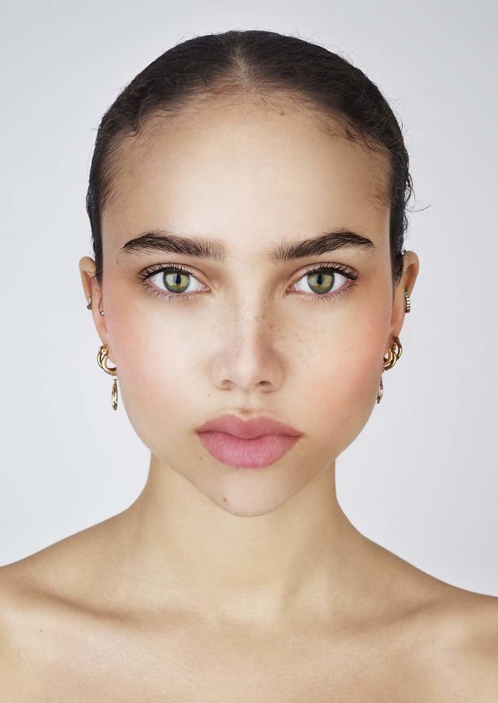 Photographer Asks Teens To Edit Their Pics Until They Look 'Social Media Ready', Posts The Alarming Results Photographer Asks Teens To Edit Their Pics Until They Look 'Social Media Ready', Posts The Alarming Results