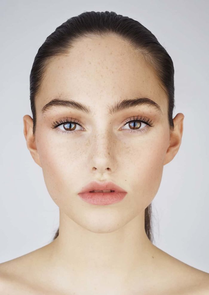 Photographer Asks Teens To Edit Their Pics Until They Look 'Social Media Ready', Posts The Alarming Results Photographer Asks Teens To Edit Their Pics Until They Look 'Social Media Ready', Posts The Alarming Results