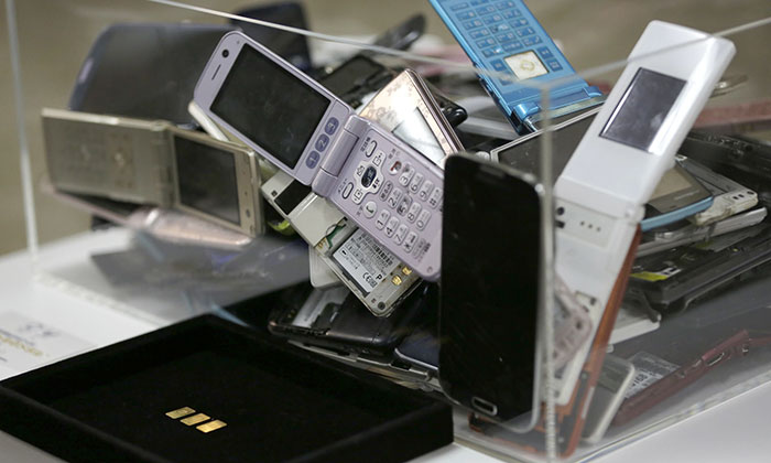 Japan Calls On Its Citizens To Help Collect Old Electronics To Create 100% Recycled Tokyo 2020 Medals Japan Calls On Its Citizens To Help Collect Old Electronics To Create 100% Recycled Tokyo 2020 Medals