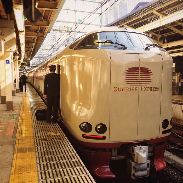 Japanese Sleeper Trains Look Ordinary From Outside But Their Interiors Are A Peaceful Oasis Japanese Sleeper Trains Look Ordinary From Outside But Their Interiors Are A Peaceful Oasis