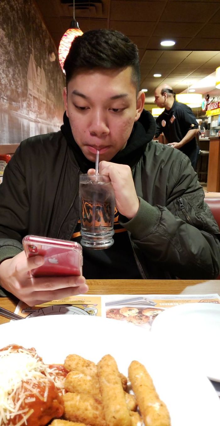 Worst-Way-To-Hold-Drink-Photos