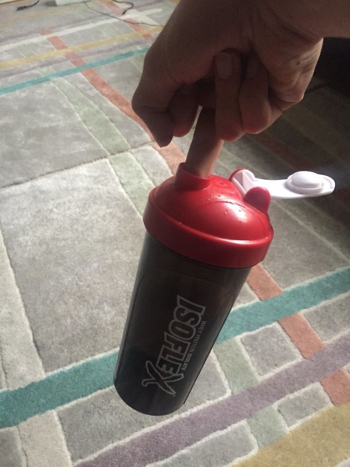 Worst-Way-To-Hold-Drink-Photos