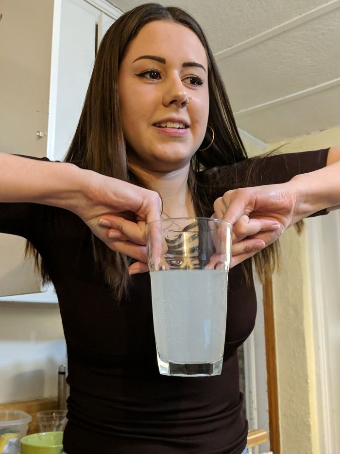 Worst-Way-To-Hold-Drink-Photos