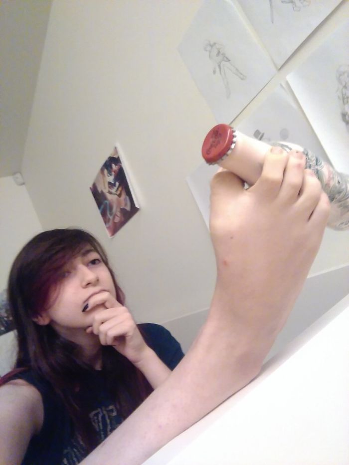 Worst-Way-To-Hold-Drink-Photos