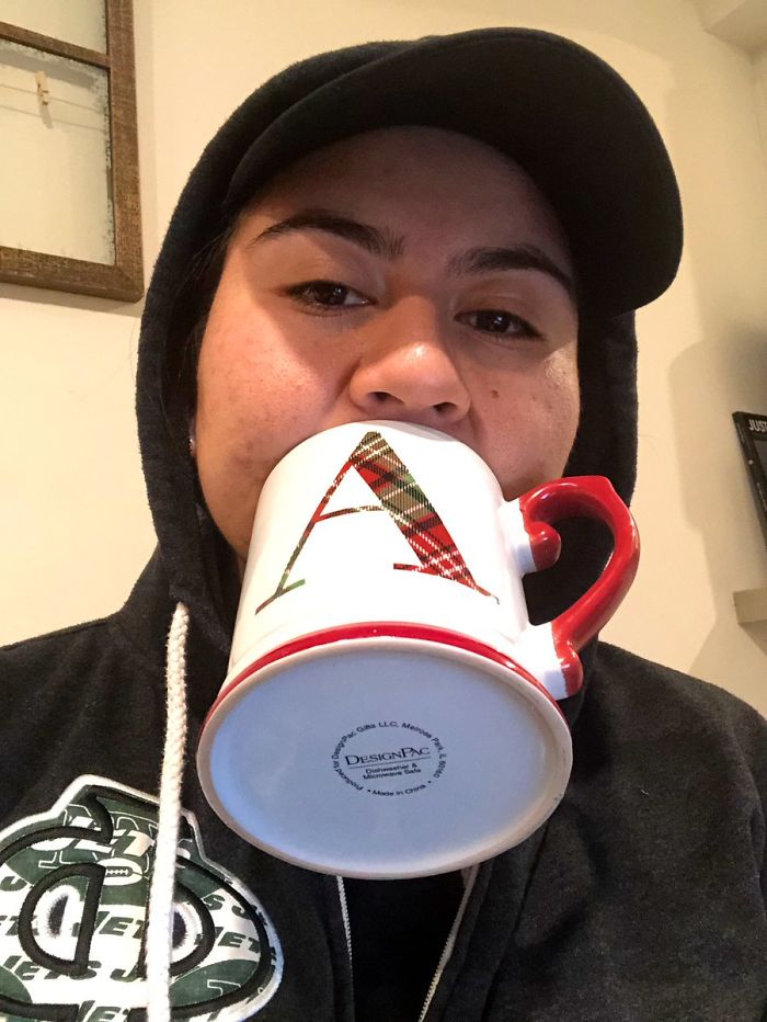 Worst-Way-To-Hold-Drink-Photos