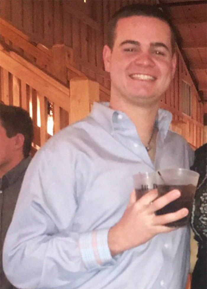 Worst-Way-To-Hold-Drink-Photos