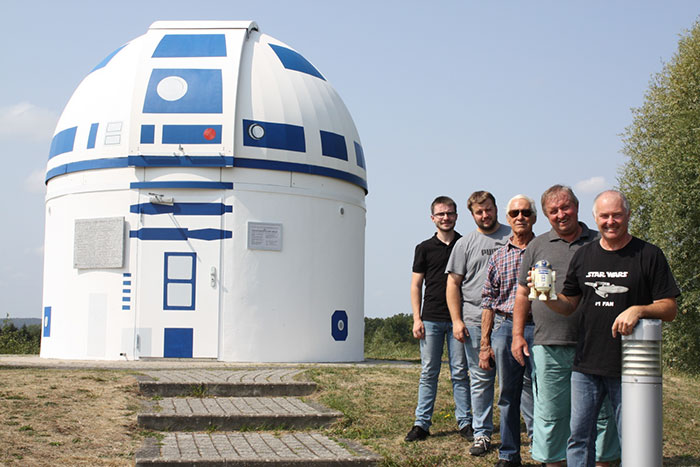 German Professor Who Is A Hardcore Star Wars Fan Has Just Repainted An Observatory Into R2-D2 German Professor Who Is A Hardcore Star Wars Fan Has Just Repainted An Observatory Into R2-D2