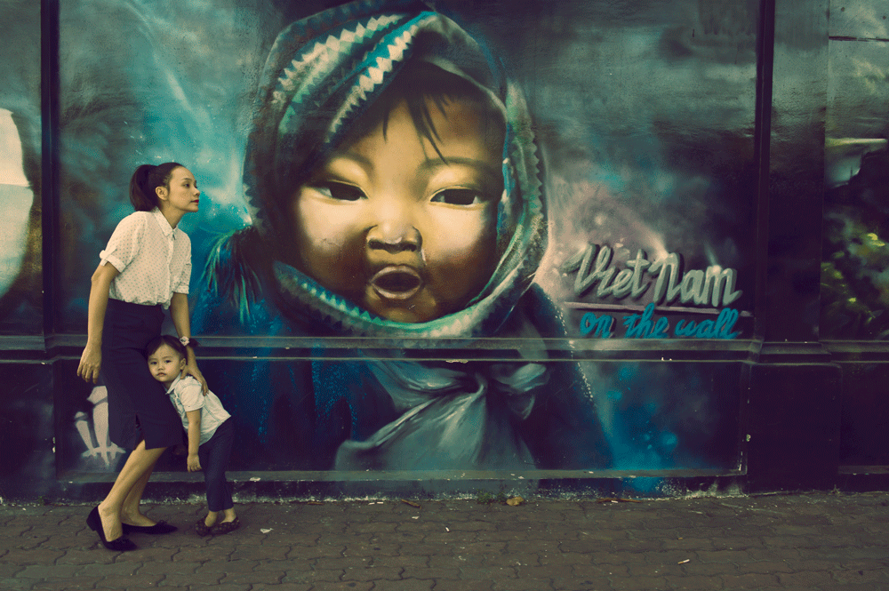 I Capture The Bond Between My Wife And 3-Year-Old Daughter In GIFs