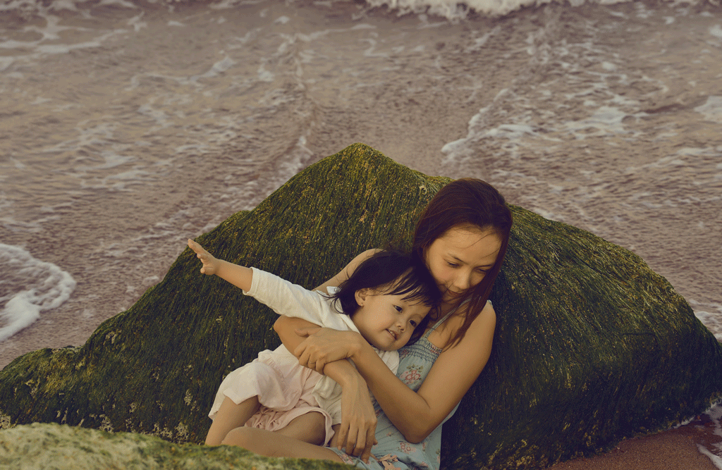 I Capture The Bond Between My Wife And 3-Year-Old Daughter In GIFs I Capture The Bond Between My Wife And 3-Year-Old Daughter In GIFs