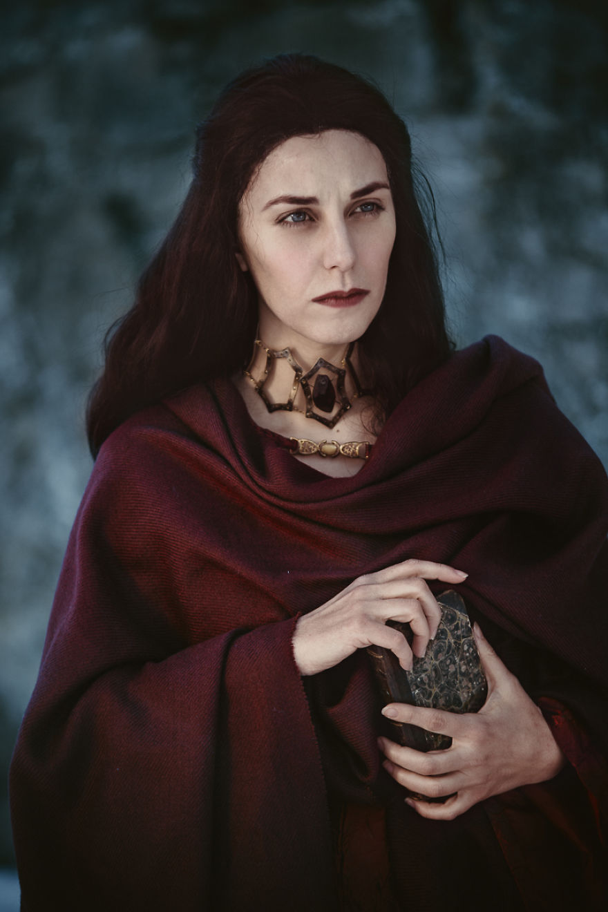 We Had A Photoshoot With Jon Snow And Melisandre From Game Of Thrones We Had A Photoshoot With Jon Snow And Melisandre From Game Of Thrones