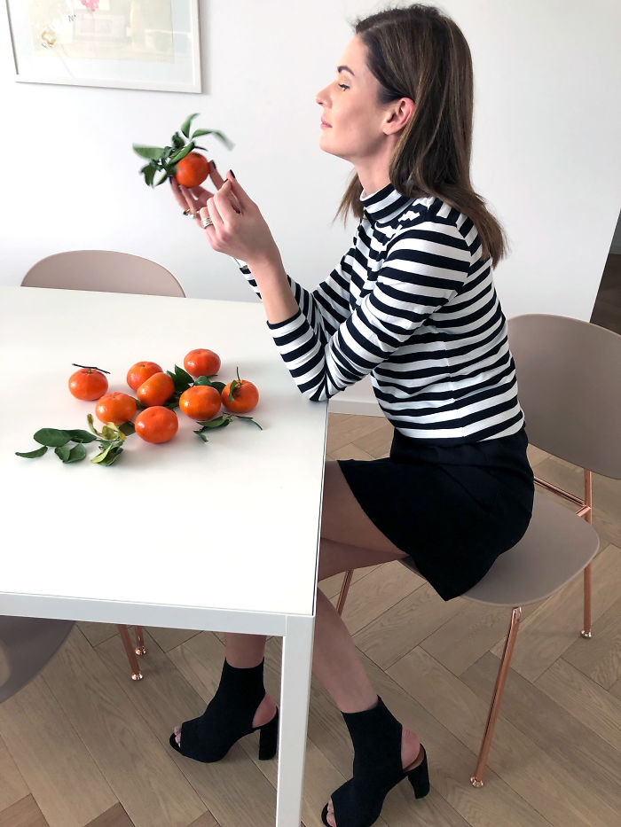 I Wore Outfits From The Same 12 Items For A Whole Month As A Manifestation Against Consumerism I Wore Outfits From The Same 12 Items For A Whole Month As A Manifestation Against Consumerism