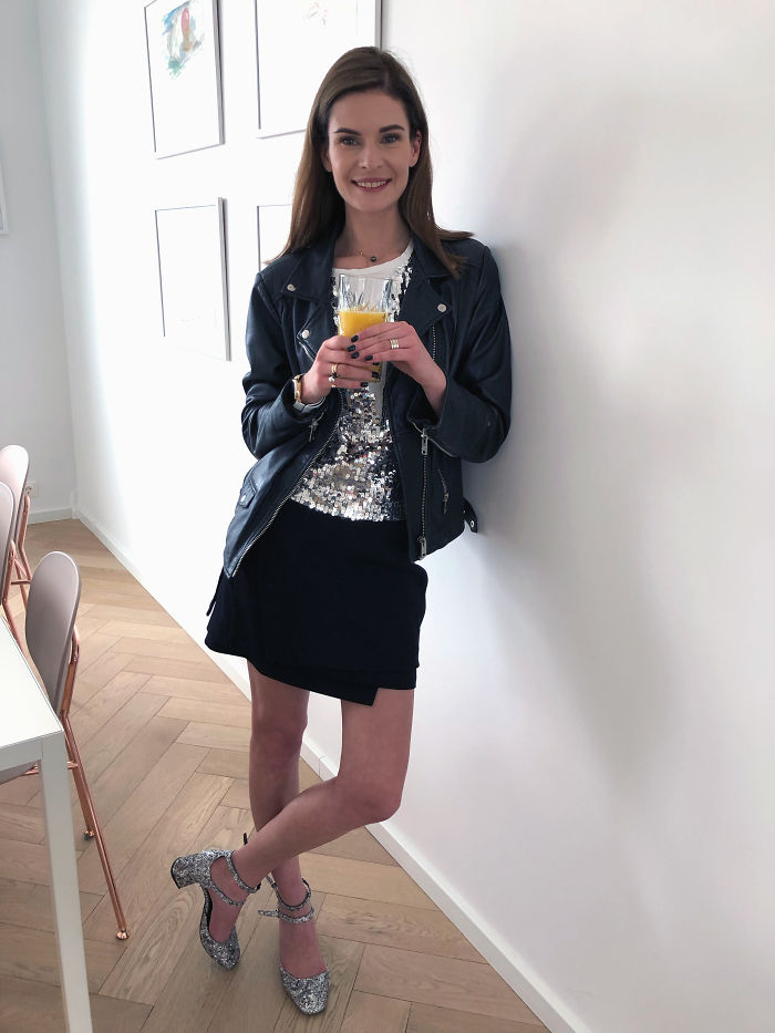 I Wore Outfits From The Same 12 Items For A Whole Month As A Manifestation Against Consumerism I Wore Outfits From The Same 12 Items For A Whole Month As A Manifestation Against Consumerism