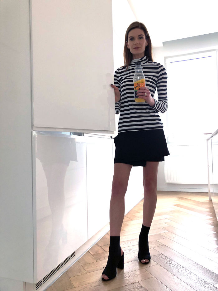 I Wore Outfits From The Same 12 Items For A Whole Month As A Manifestation Against Consumerism I Wore Outfits From The Same 12 Items For A Whole Month As A Manifestation Against Consumerism