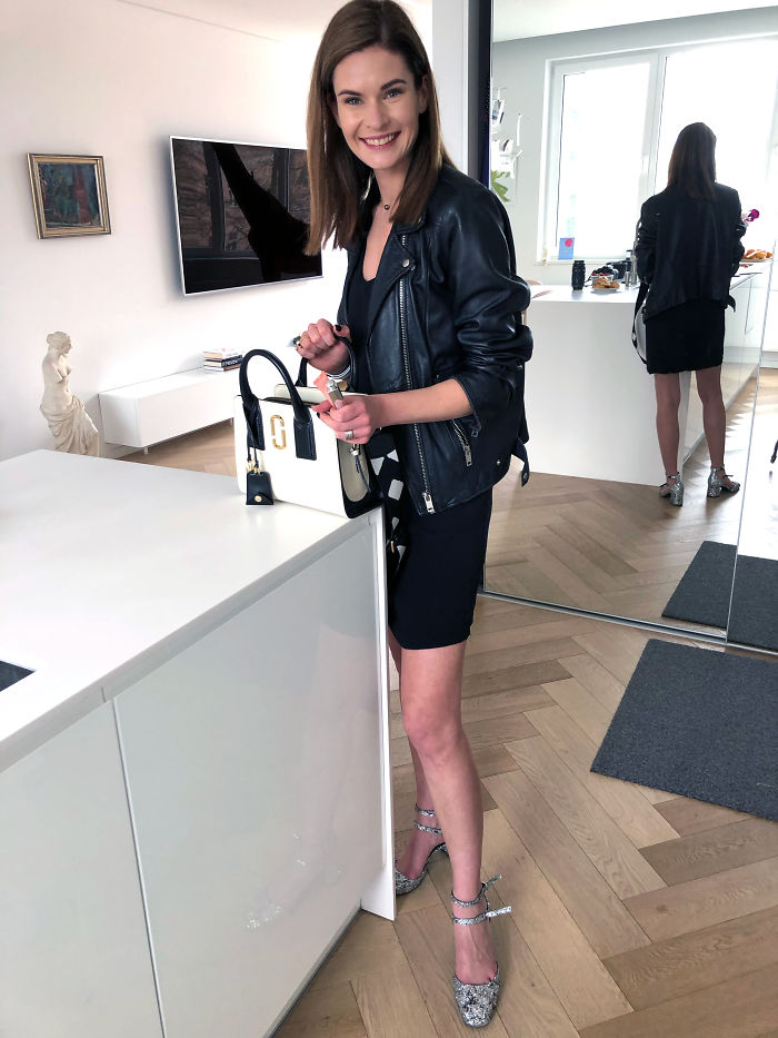 I Wore Outfits From The Same 12 Items For A Whole Month As A Manifestation Against Consumerism