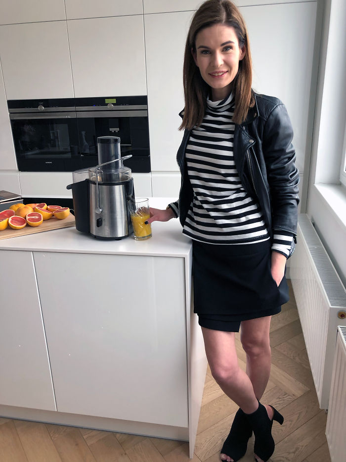 I Wore Outfits From The Same 12 Items For A Whole Month As A Manifestation Against Consumerism I Wore Outfits From The Same 12 Items For A Whole Month As A Manifestation Against Consumerism