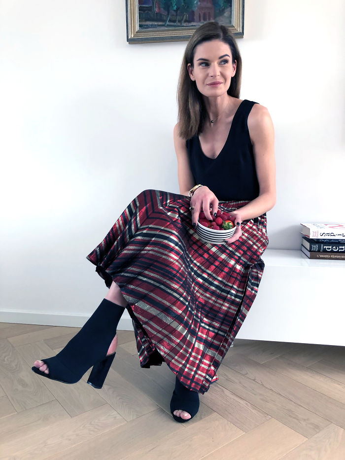 I Wore Outfits From The Same 12 Items For A Whole Month As A Manifestation Against Consumerism