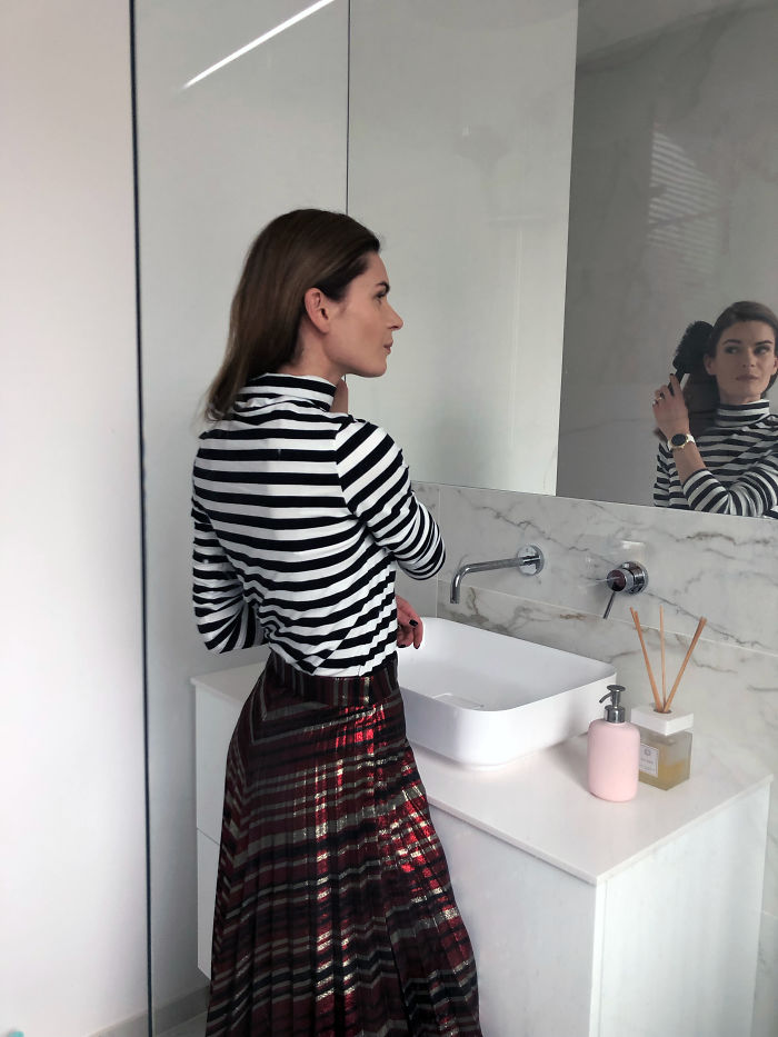 I Wore Outfits From The Same 12 Items For A Whole Month As A Manifestation Against Consumerism I Wore Outfits From The Same 12 Items For A Whole Month As A Manifestation Against Consumerism