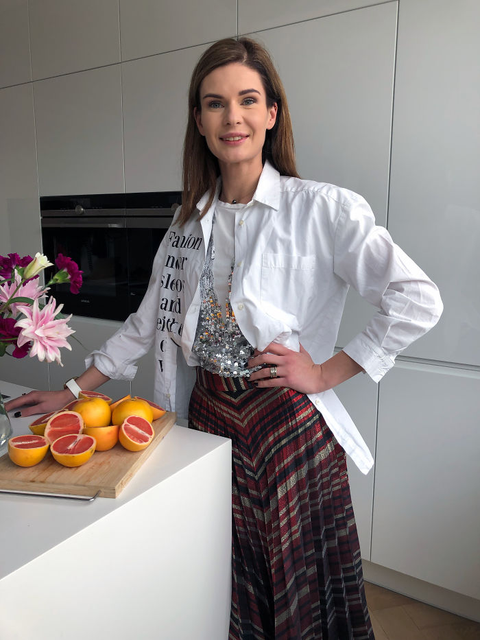 I Wore Outfits From The Same 12 Items For A Whole Month As A Manifestation Against Consumerism