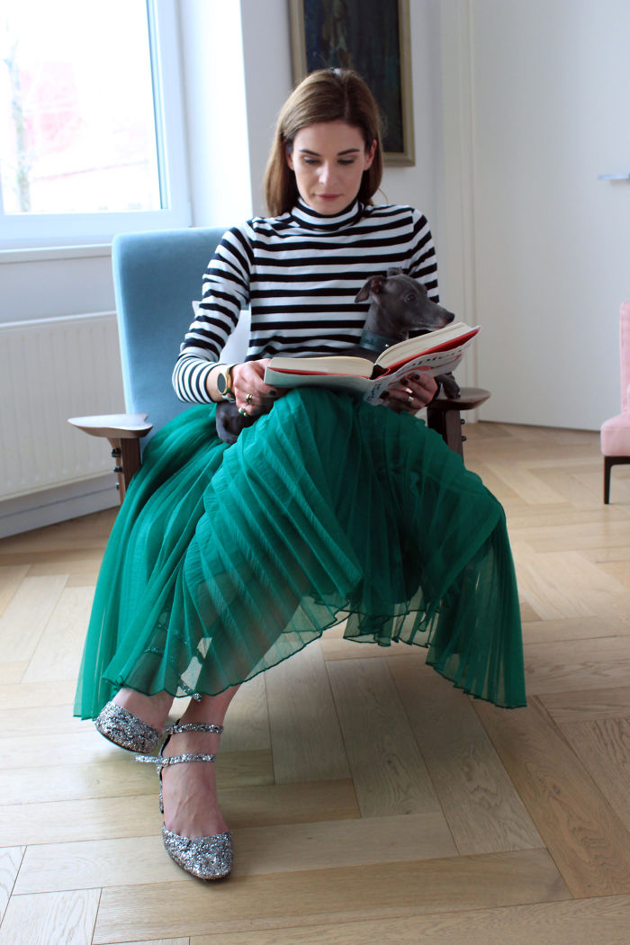 I Wore Outfits From The Same 12 Items For A Whole Month As A Manifestation Against Consumerism I Wore Outfits From The Same 12 Items For A Whole Month As A Manifestation Against Consumerism