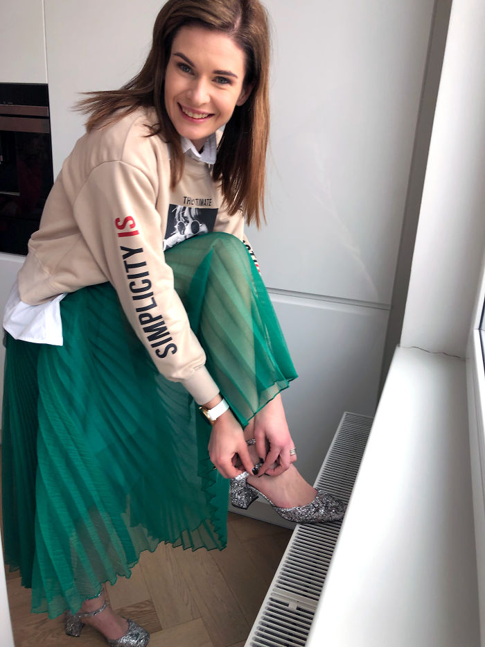 I Wore Outfits From The Same 12 Items For A Whole Month As A Manifestation Against Consumerism