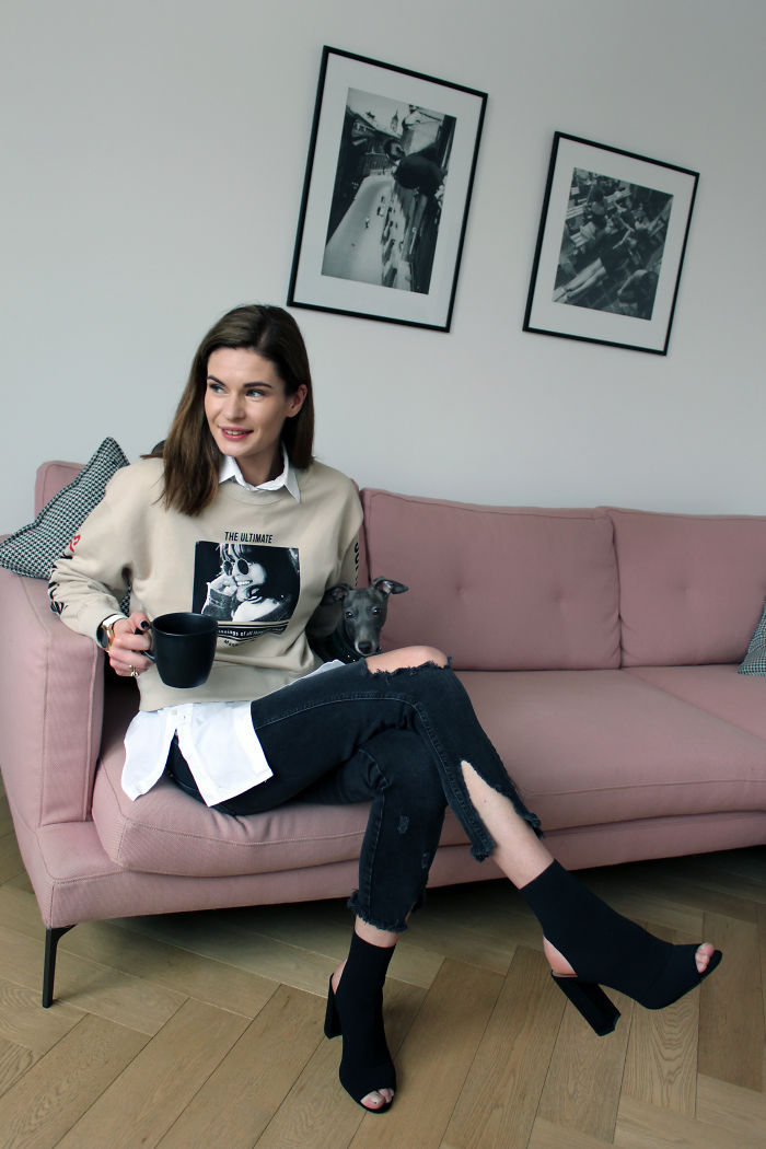 I Wore Outfits From The Same 12 Items For A Whole Month As A Manifestation Against Consumerism I Wore Outfits From The Same 12 Items For A Whole Month As A Manifestation Against Consumerism