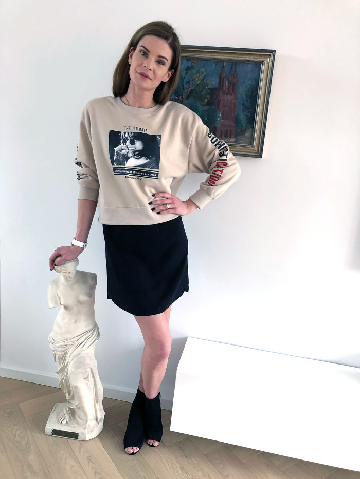 I Wore Outfits From The Same 12 Items For A Whole Month As A Manifestation Against Consumerism I Wore Outfits From The Same 12 Items For A Whole Month As A Manifestation Against Consumerism