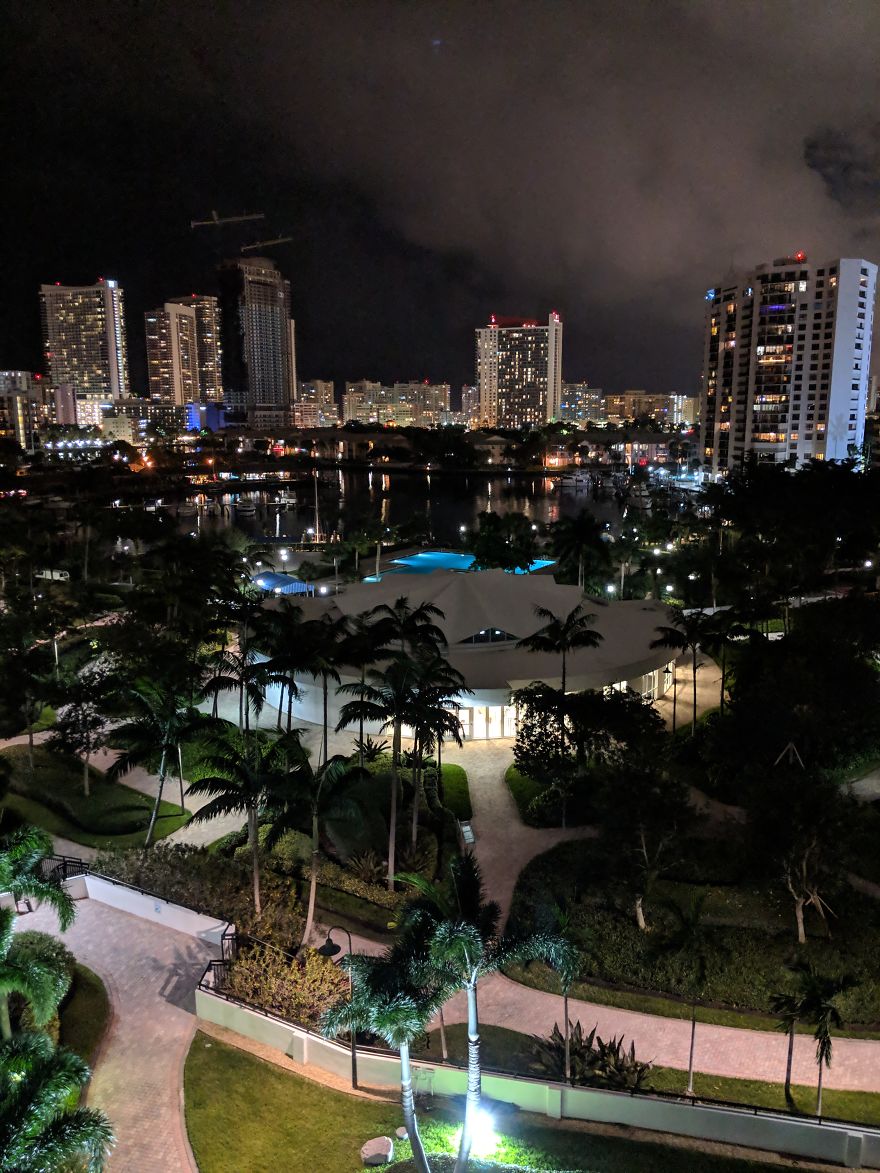 I Show The Beauty Around Me