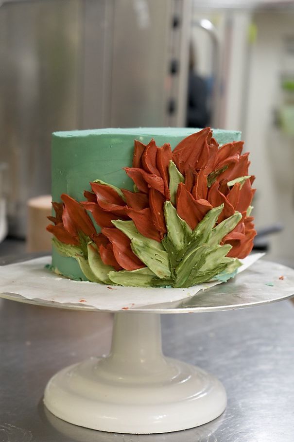 I Taught Myself To Paint Cakes With Palette Knives And Buttercream For My New Year's Resolution