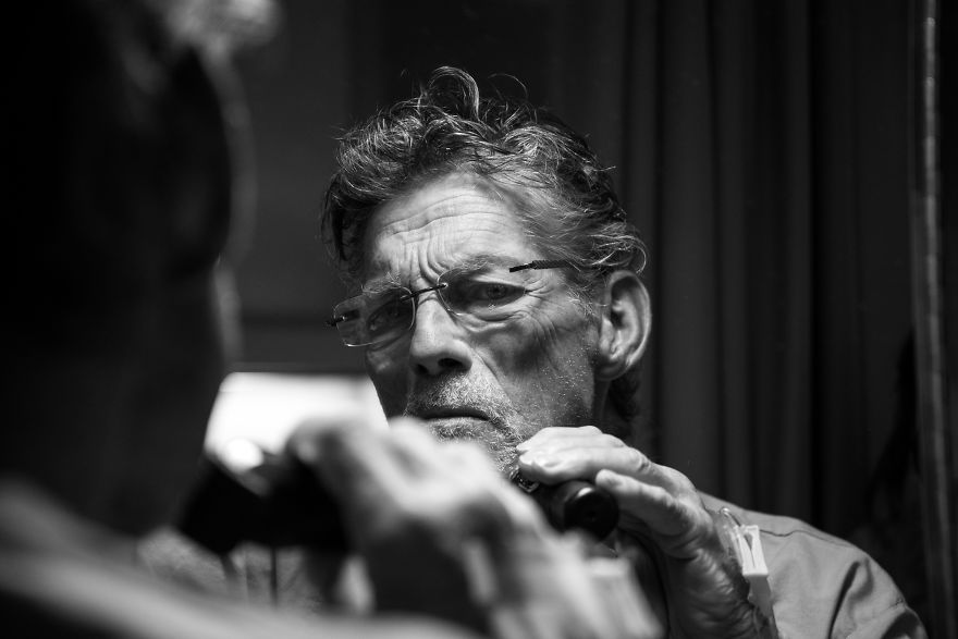 I Shared The Last 17 Days Of My Dad’s Life In Pictures To Break The Silence Around Death