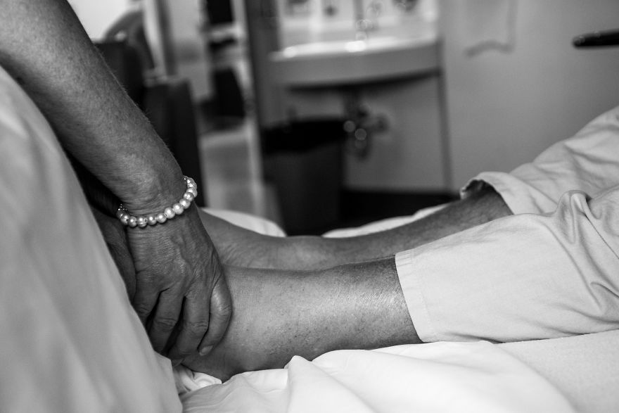 I Shared The Last 17 Days Of My Dad’s Life In Pictures To Break The Silence Around Death