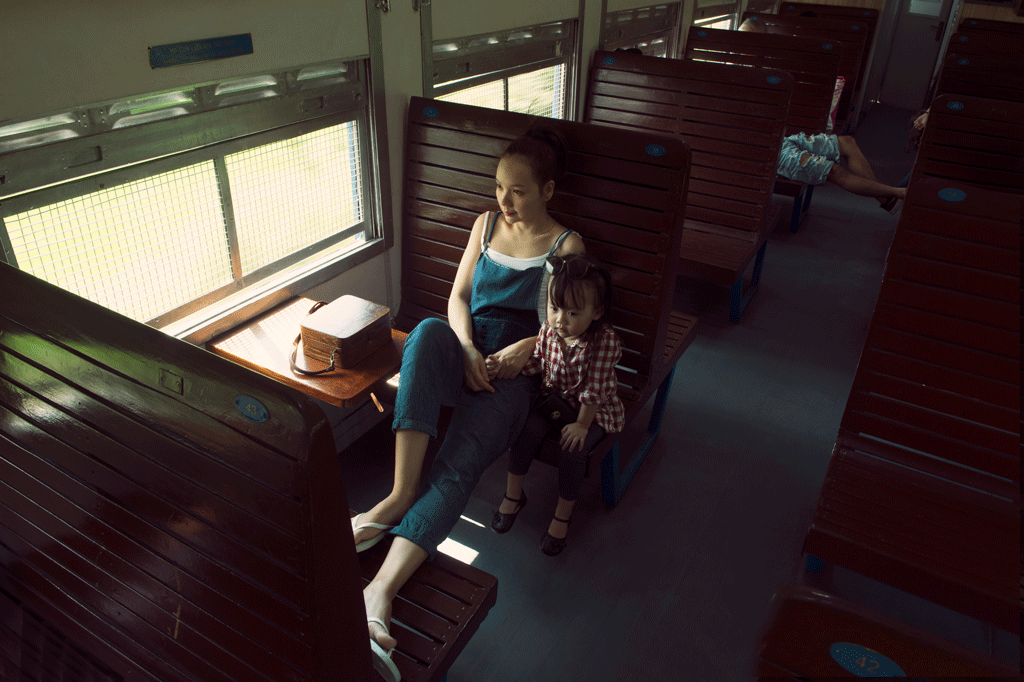 I Capture The Bond Between My Wife And 3-Year-Old Daughter In GIFs