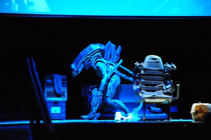 This Amazing School Play Of 'Alien' Had No Budget And Used Trash To Make Costumes This Amazing School Play Of 'Alien' Had No Budget And Used Trash To Make Costumes