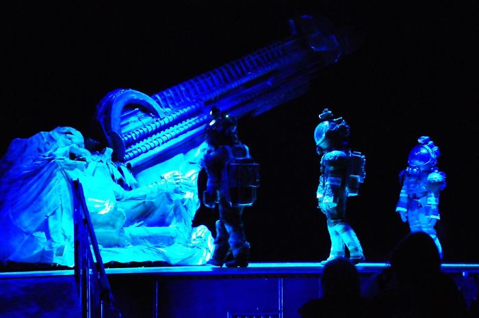 This Amazing School Play Of 'Alien' Had No Budget And Used Trash To Make Costumes This Amazing School Play Of 'Alien' Had No Budget And Used Trash To Make Costumes