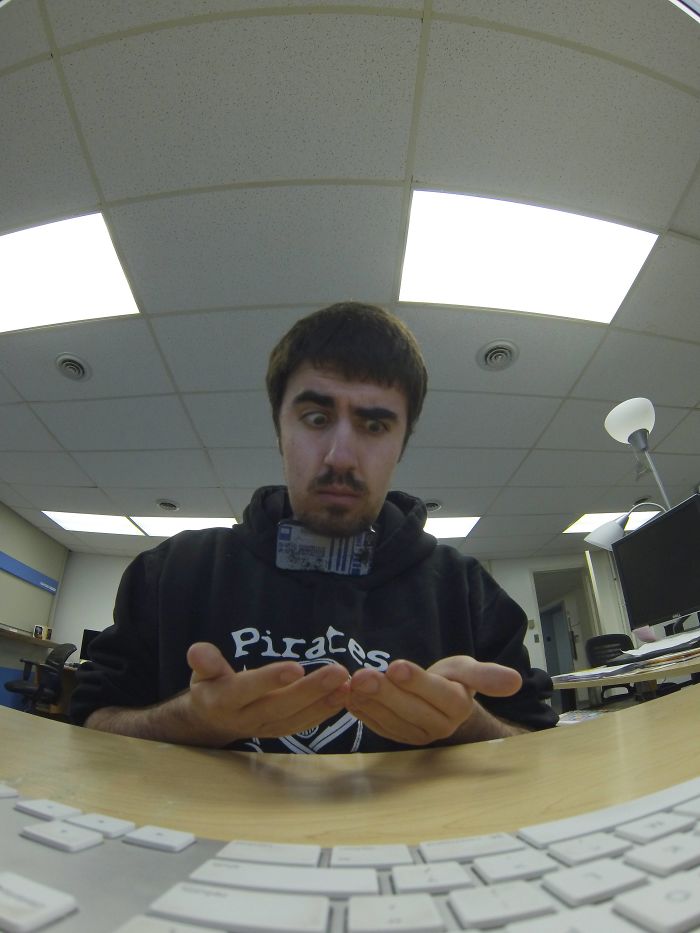 People Can't Understand How This Guy Took A Photo Of Both Of His Hands, He Explains It With Even More 'Unexplainable' Pictures People Can't Understand How This Guy Took A Photo Of Both Of His Hands, He Explains It With Even More 'Unexplainable' Pictures