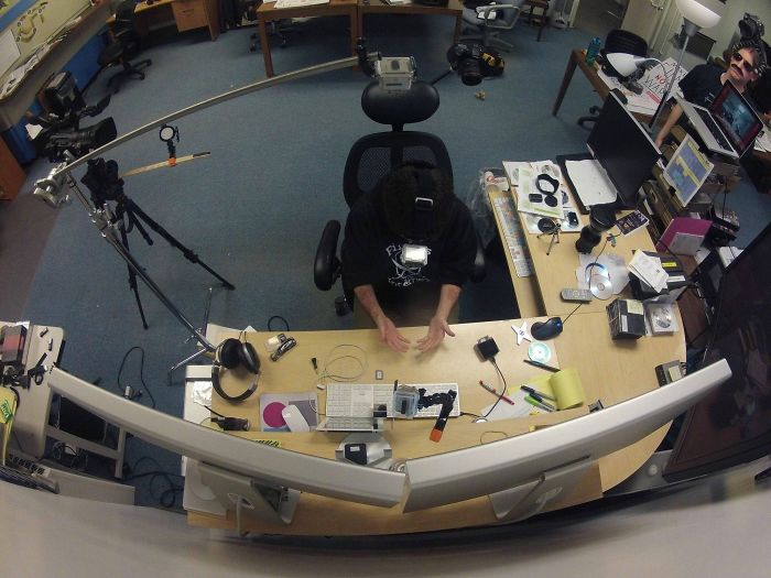 People Can't Understand How This Guy Took A Photo Of Both Of His Hands, He Explains It With Even More 'Unexplainable' Pictures People Can't Understand How This Guy Took A Photo Of Both Of His Hands, He Explains It With Even More 'Unexplainable' Pictures