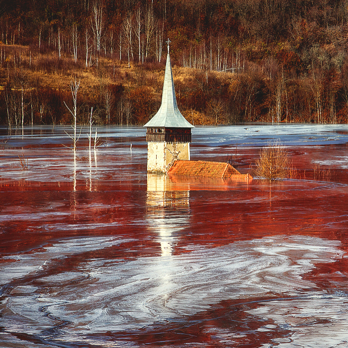 Geamana Lake: Amalgam Of Lively Colors That Flood A Dead Land
