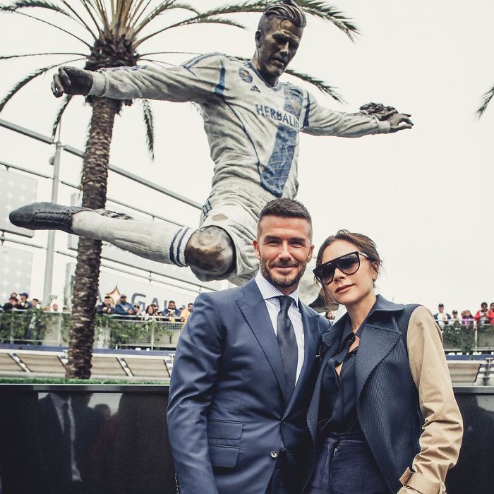David Beckham Goes To See His Statue For The First Time, Doesn't Know It's Been Replaced By A Prank One David Beckham Goes To See His Statue For The First Time, Doesn't Know It's Been Replaced By A Prank One