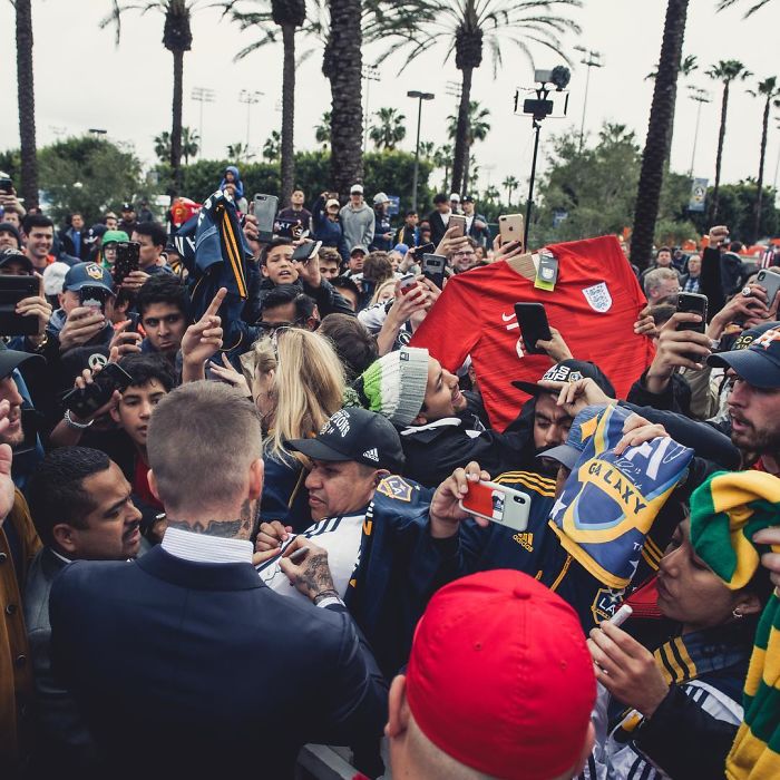David Beckham Goes To See His Statue For The First Time, Doesn't Know It's Been Replaced By A Prank One David Beckham Goes To See His Statue For The First Time, Doesn't Know It's Been Replaced By A Prank One