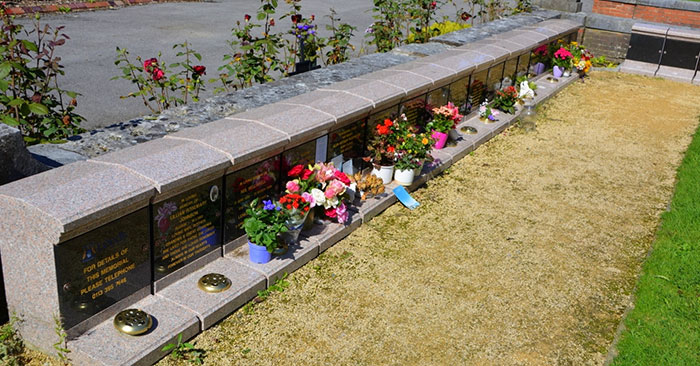 People Are Rethinking The Traditional Funeral Arrangements After Somebody Shared Their 'Fun Funeral Facts' People Are Rethinking The Traditional Funeral Arrangements After Somebody Shared Their 'Fun Funeral Facts'