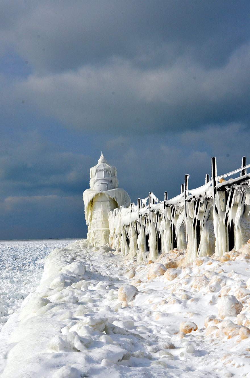 Frozen Lake Michigan Shatters Into Millions Of Pieces And Results In Surreal Imagery Frozen Lake Michigan Shatters Into Millions Of Pieces And Results In Surreal Imagery