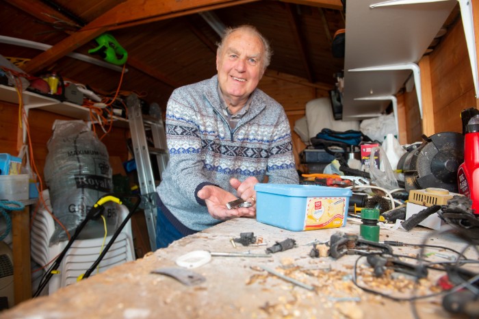 "I Thought I Was Going Mad:" Pensioner Catches A Mouse That Kept Cleaning His Shed On A Trail Cam "I Thought I Was Going Mad:" Pensioner Catches A Mouse That Kept Cleaning His Shed On A Trail Cam